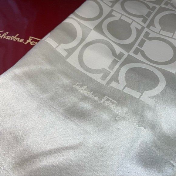 Salvatore Ferragamo Ivory Logo Scarf - Picture 5 of 13